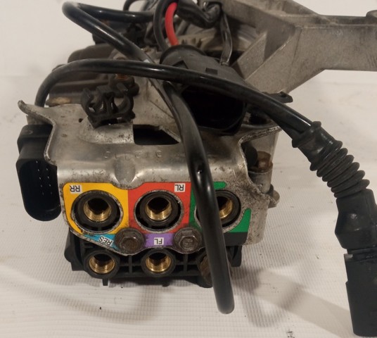 7L8616006C Компрессор пневмоподкачки (амортизаторов) купить Житомир