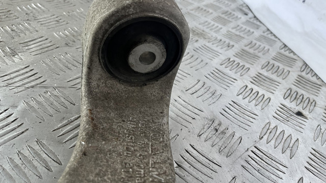 7P0407152C VAG Нижний рычаг купить в Ужгород
