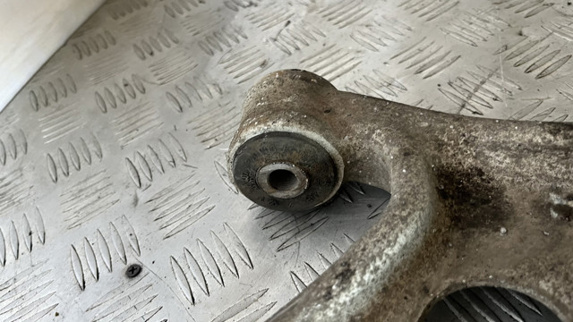 7P0407152C VAG Нижний рычаг купить в Полтава