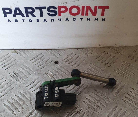 Датчик уровня наклона кузова  7P0616213 VAG