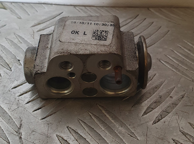 7P0820679A Клапан TRV кондиционера купить Хмельницкий
