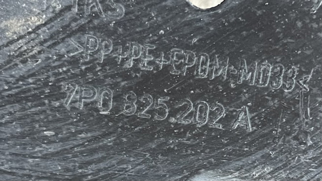 7P0825202A VAG Защита днища правая купить в Житомир