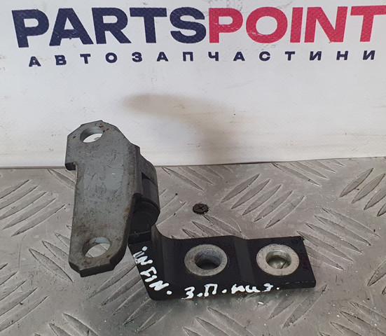 Петля двери задней правой 824201CA0A NISSAN