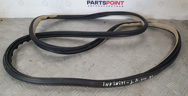 Уплотнитель задней двери 828311CA0C NISSAN