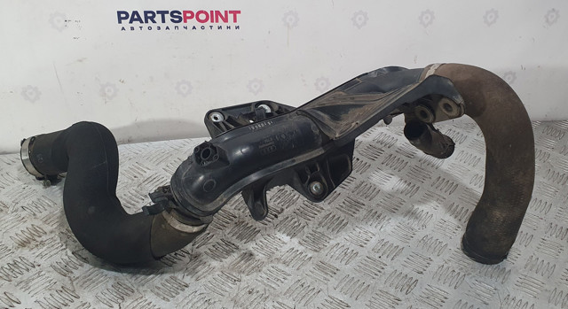 Патрубок воздушный, дроссельной заслонки 8R0145737J VAG