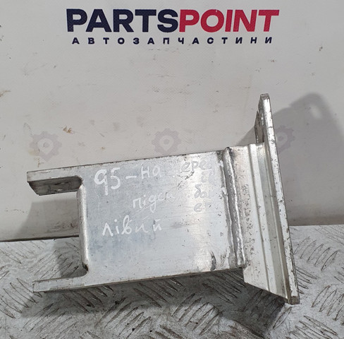 Кронштейн усилителя переднего бампера 8R0807133 VAG