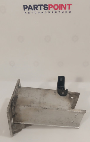 8R0807133A Кронштейн усилителя переднего бампера купить Чернигов