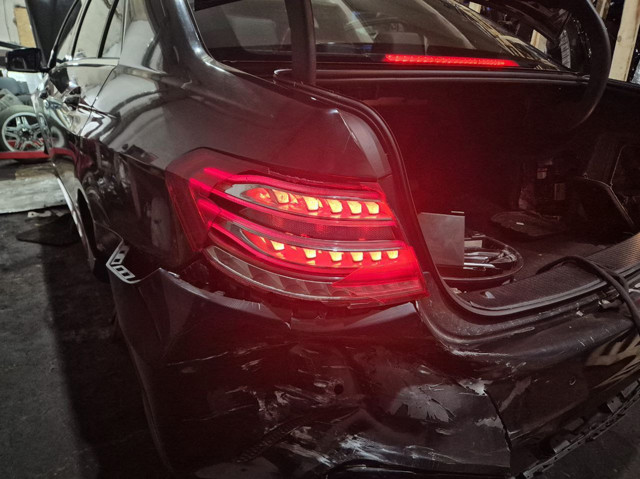 Задний левый внешний фонарь A2129068702 MERCEDES