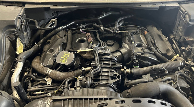 LR036824 LAND ROVER Двигатель в сборе купить в Львов