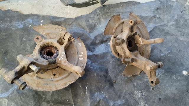 Кулак поворотный передний левый 6001548864 RENAULT
