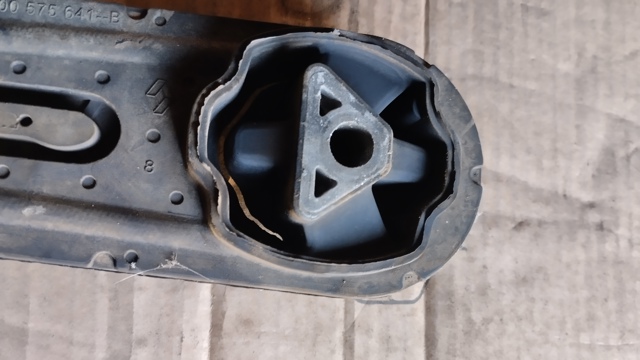 Задняя подушка двигателя 6001549205 RENAULT