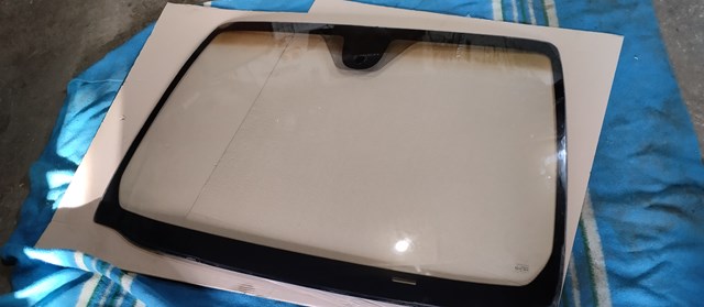 Лобовое стекло 727009U010 NISSAN