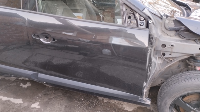Пассажирская передняя дверь 801003028R RENAULT