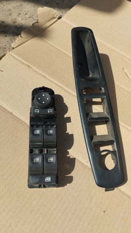Кнопки переднего левого стекло подъёмника 809610016R RENAULT