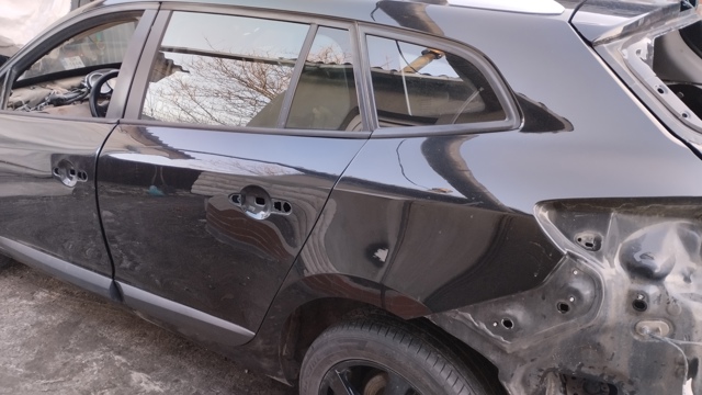 Задняя левая дверь 821013577R RENAULT