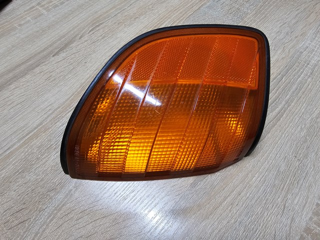 Поворотник правый 1408260243 MERCEDES