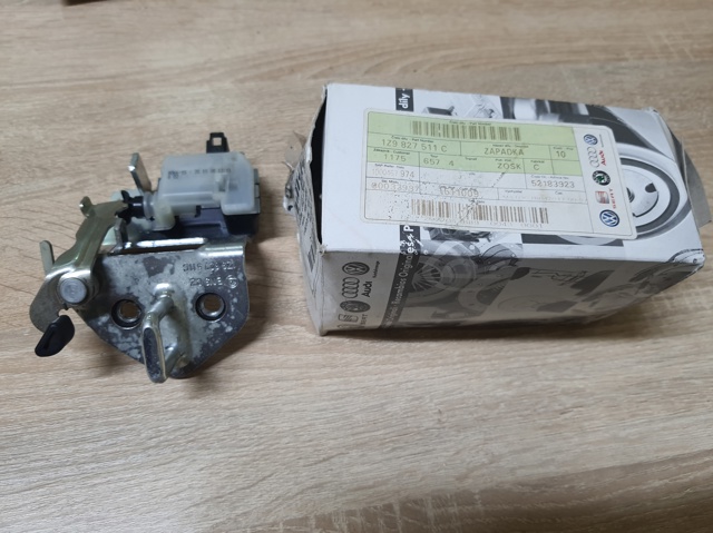 Петля замка крышки багажника 1Z9827511C VAG