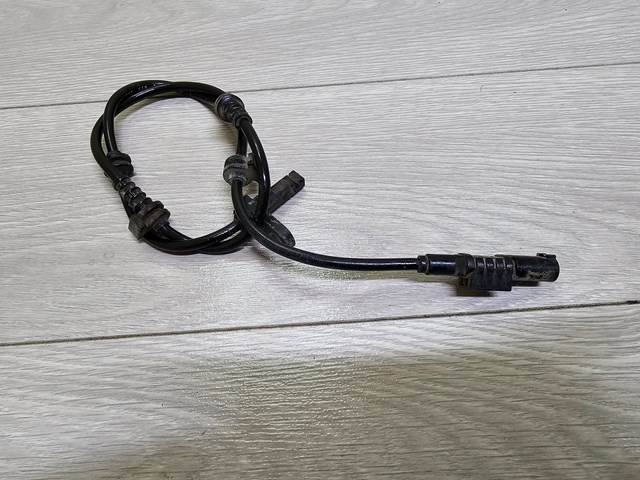 Передний датчик АБС 2115402117 MERCEDES