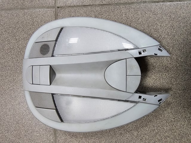 Плафоны внутреннего освещения 2118206401 MERCEDES