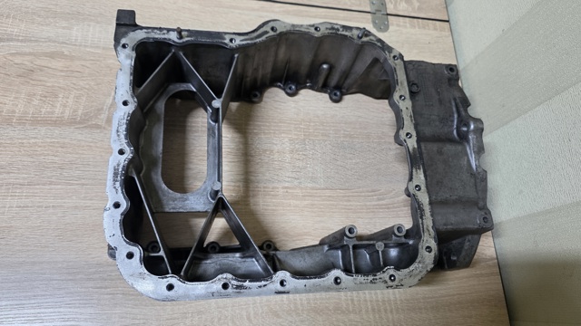 Поддон маслянный картера двигателя, верхняя часть 215102F001 HYUNDAI