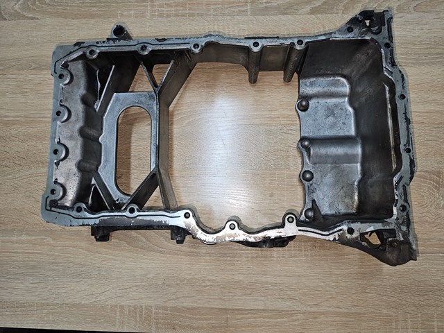 Поддон маслянный картера двигателя, верхняя часть 215102F004 HYUNDAI