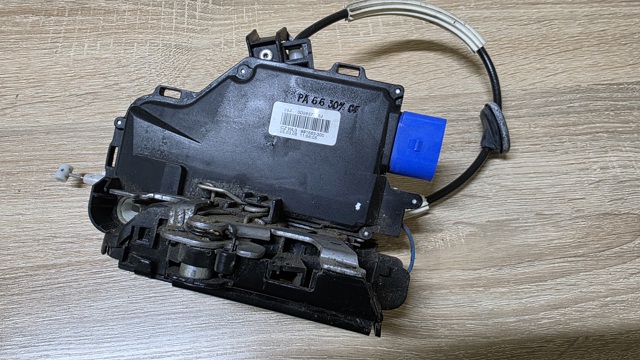 Замок передней пассажирской двери 3D2837016J VAG