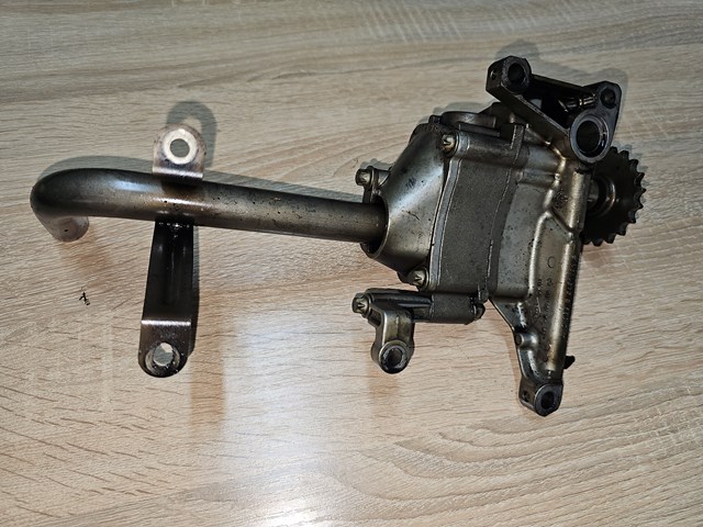 Насос маслозакачивающий 6111810201 MERCEDES
