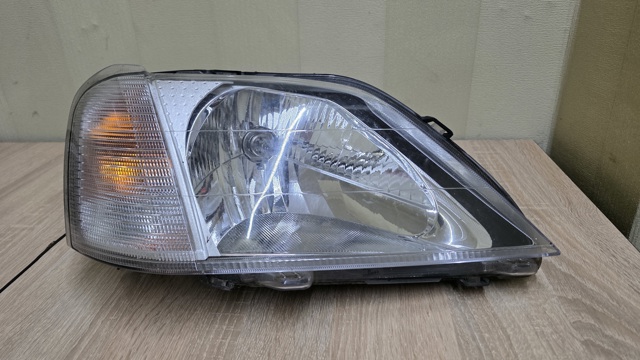 Фара правая 8200211006 RENAULT