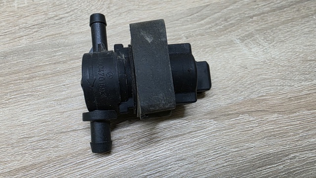 Клапан абсорбера A0004701593 MERCEDES