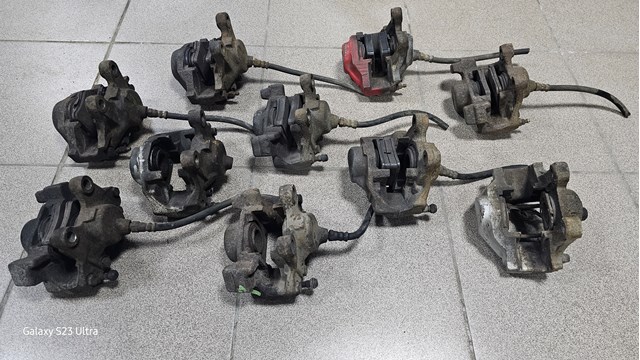 Задний левый суппорт A0014203983 MERCEDES