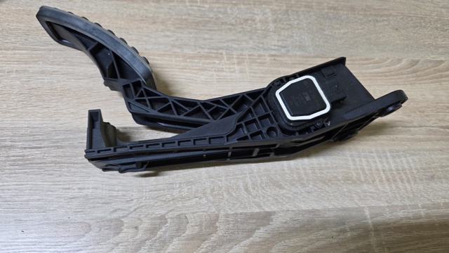 Педали газа A1643000104 MERCEDES