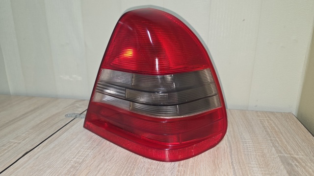 Задняя правая фара A2028201264 MERCEDES
