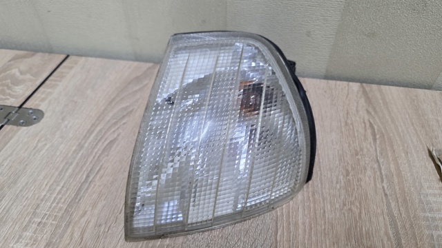 Поворотник правый A2028260843 MERCEDES