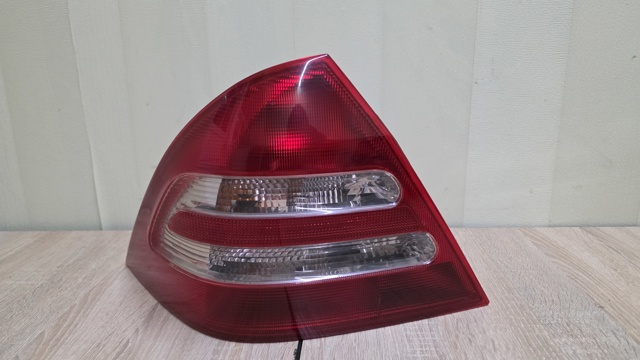 Задняя левая фара A2038200164 MERCEDES