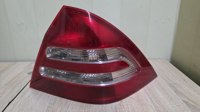 Фонари задние A2038200264 MERCEDES