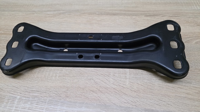 Крепление коробки передач A2042420901 MERCEDES