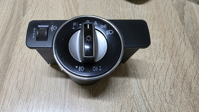 Переключатель света фар на "торпедо" A2045453004 MERCEDES