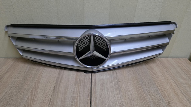 Облицовка радиатора A2048800023 MERCEDES