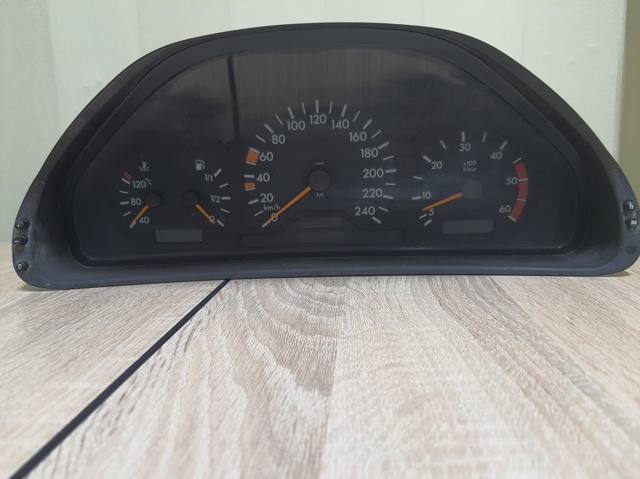 Щиток приборов A2105401448 MERCEDES