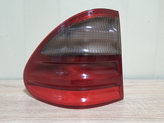 Задняя левая внешняя фара A2108205364 MERCEDES