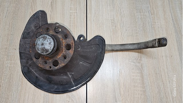 Цапфа поворотная левая A2113302020 MERCEDES