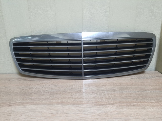 Решетка радиатора A2118800583 MERCEDES