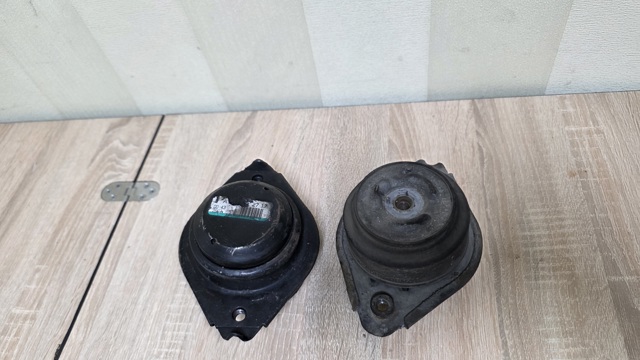 Подвеска двигателя (силового агрегата) A2512402717 MERCEDES