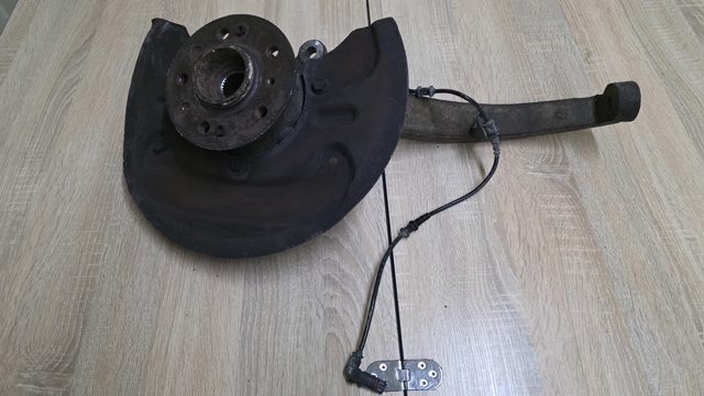 Кулак поворотный передний правый A2513301420 MERCEDES