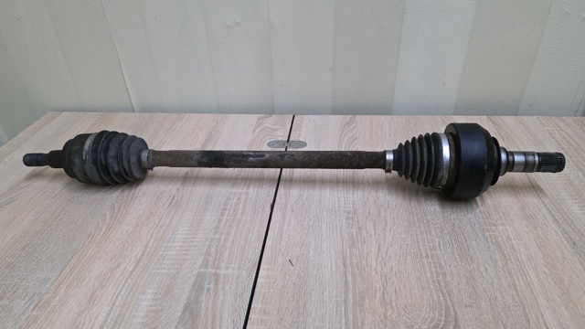 Полуось задняя, правая A2513500610 MERCEDES