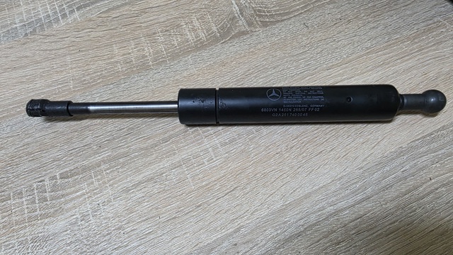 Амортизатор крышки багажника A2517400045 MERCEDES