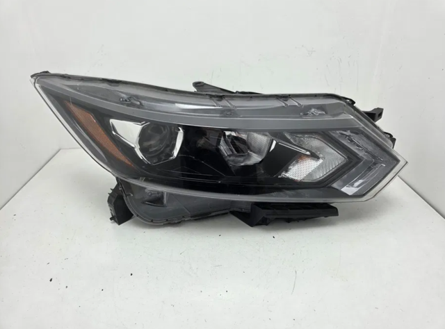 Фара основная правая 260106MR0A NISSAN