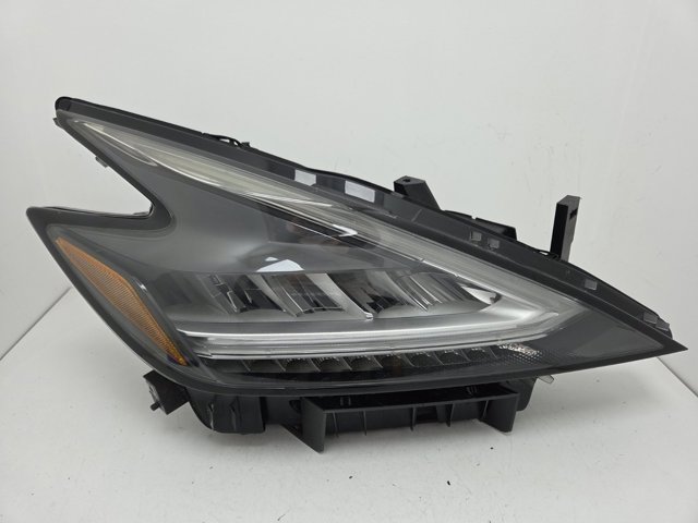 Фара основная правая 260109UF0D NISSAN