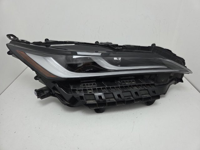 Фара комбинированная, передняя 8111048J30 TOYOTA