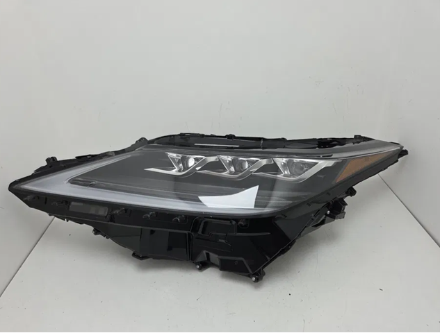 Фара левая передняя 811500E600 TOYOTA